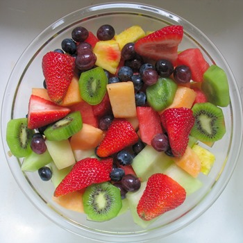 alimentation vegane salade fruits